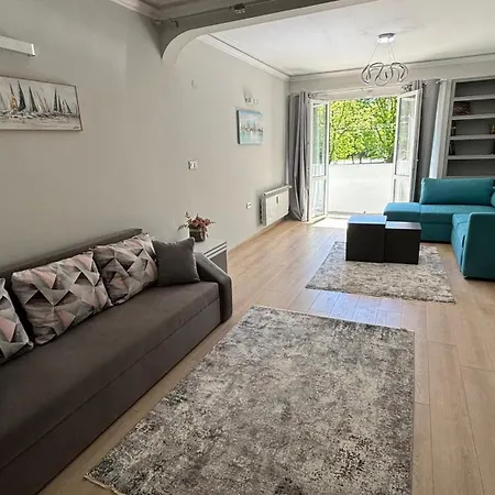 Garden View Center Apartment