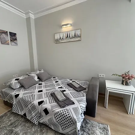 Garden View Center Apartment